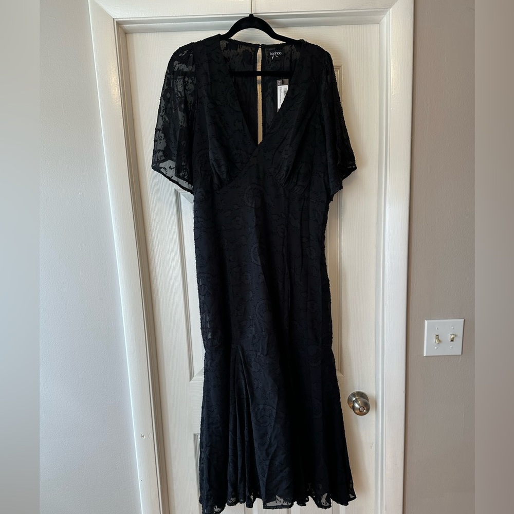 Boohoo Black Lace Midi Dress with V-Neck